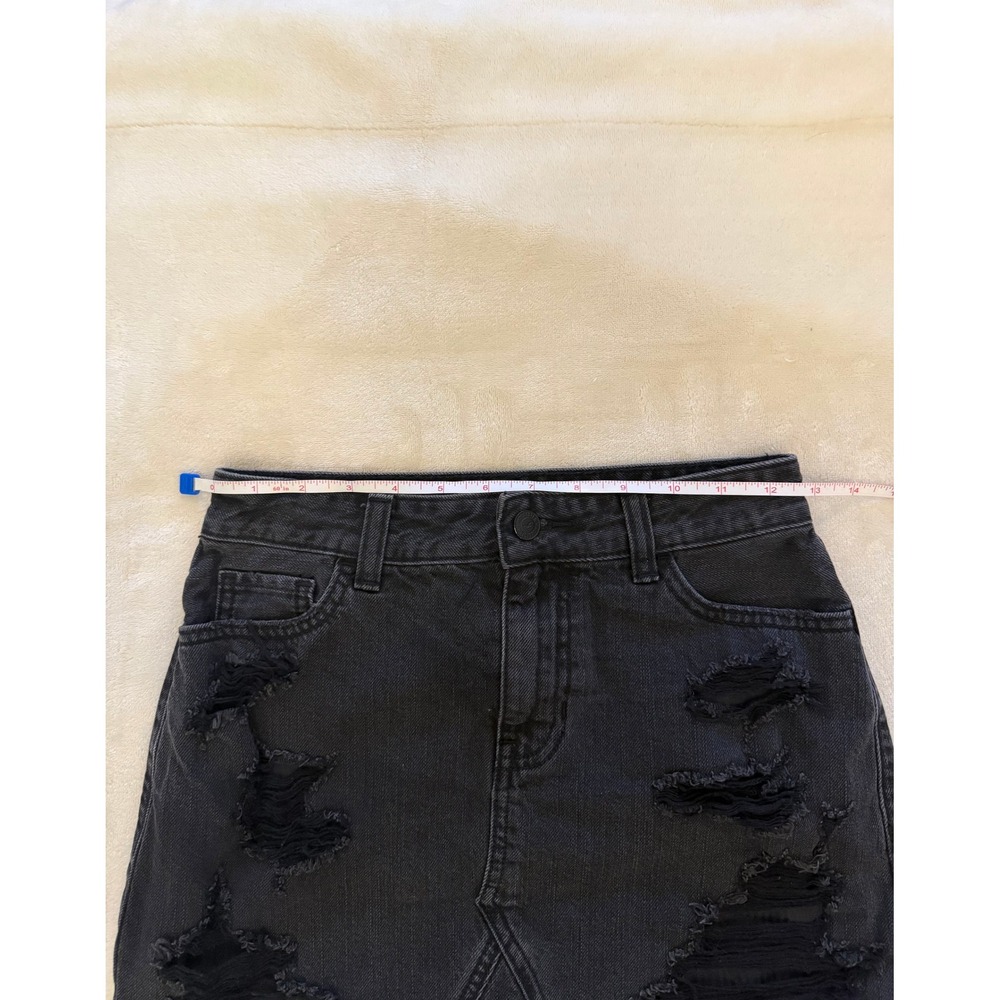 Hollister Black Distressed High Rise Denim Mini Skirt Size 1 W25 Frayed Cutoff - Picture 4 of 5